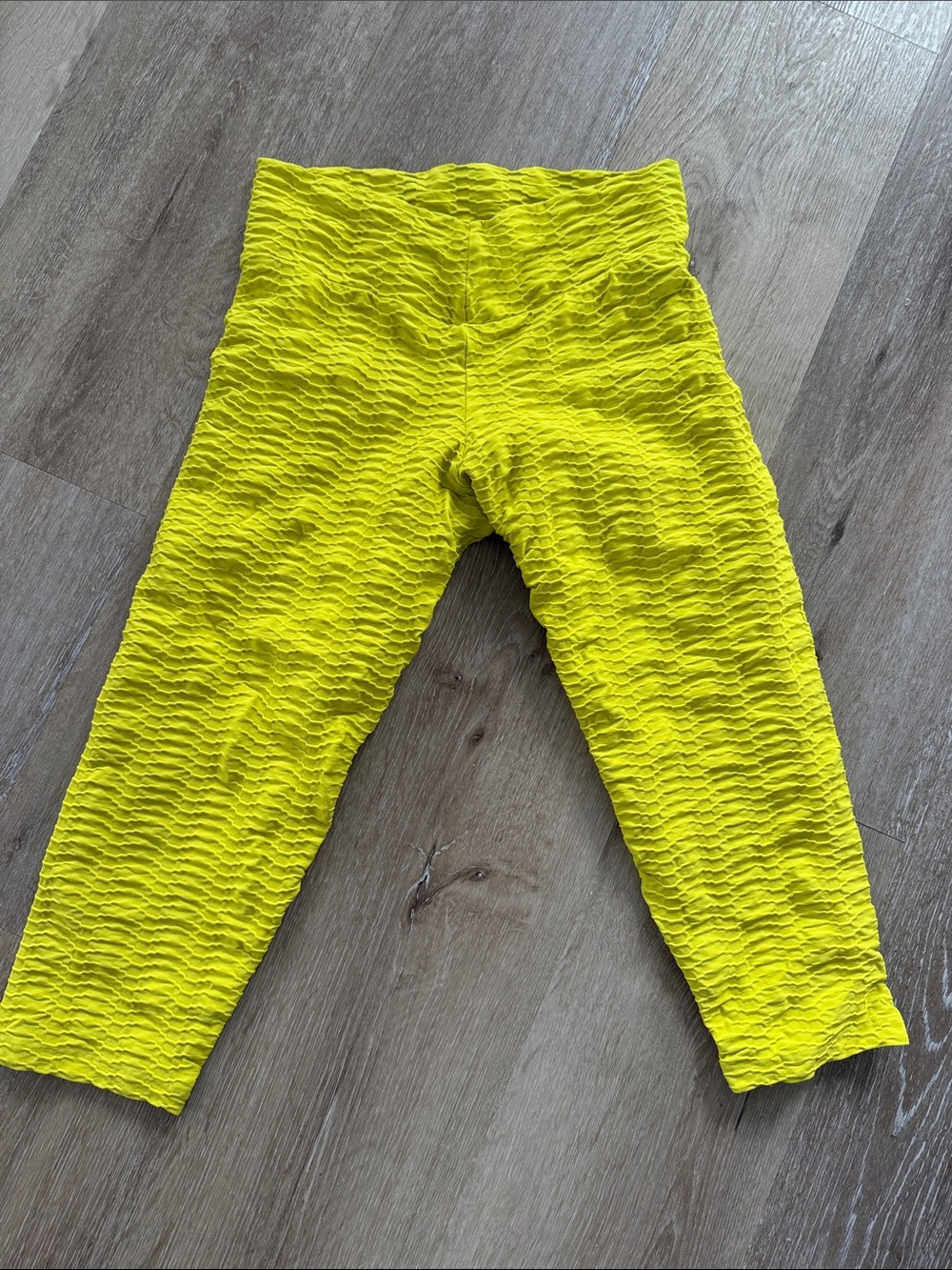 Booty by Brabants Bright Yellow Textured Capri Leggings